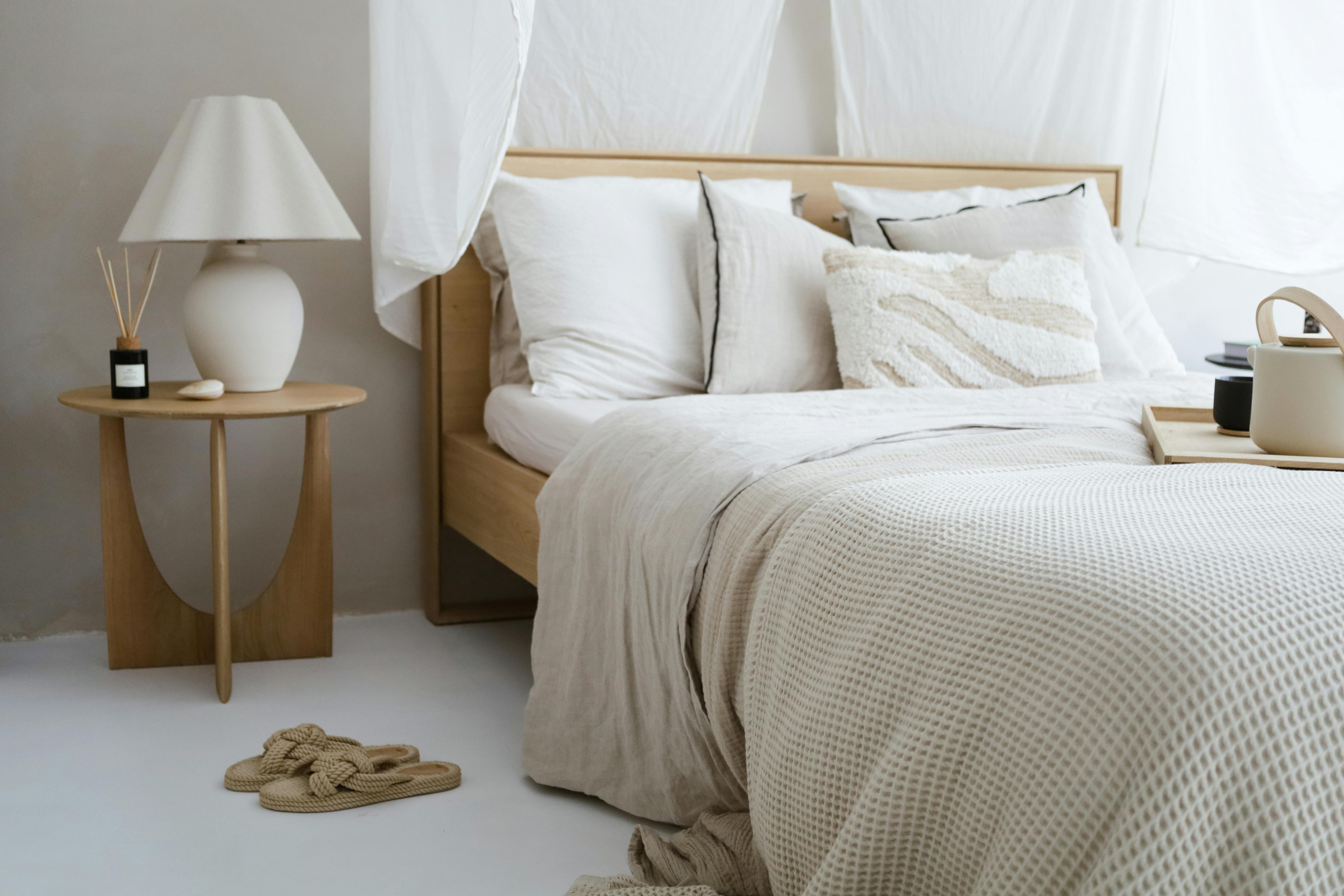 Minimalist organic cotton bedding in neutral tones – Texaura